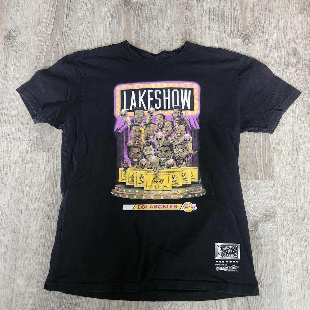 Los Angeles Lakers "The Lake Show" Mitchell & Ness Throwback T-Shirt Size Large